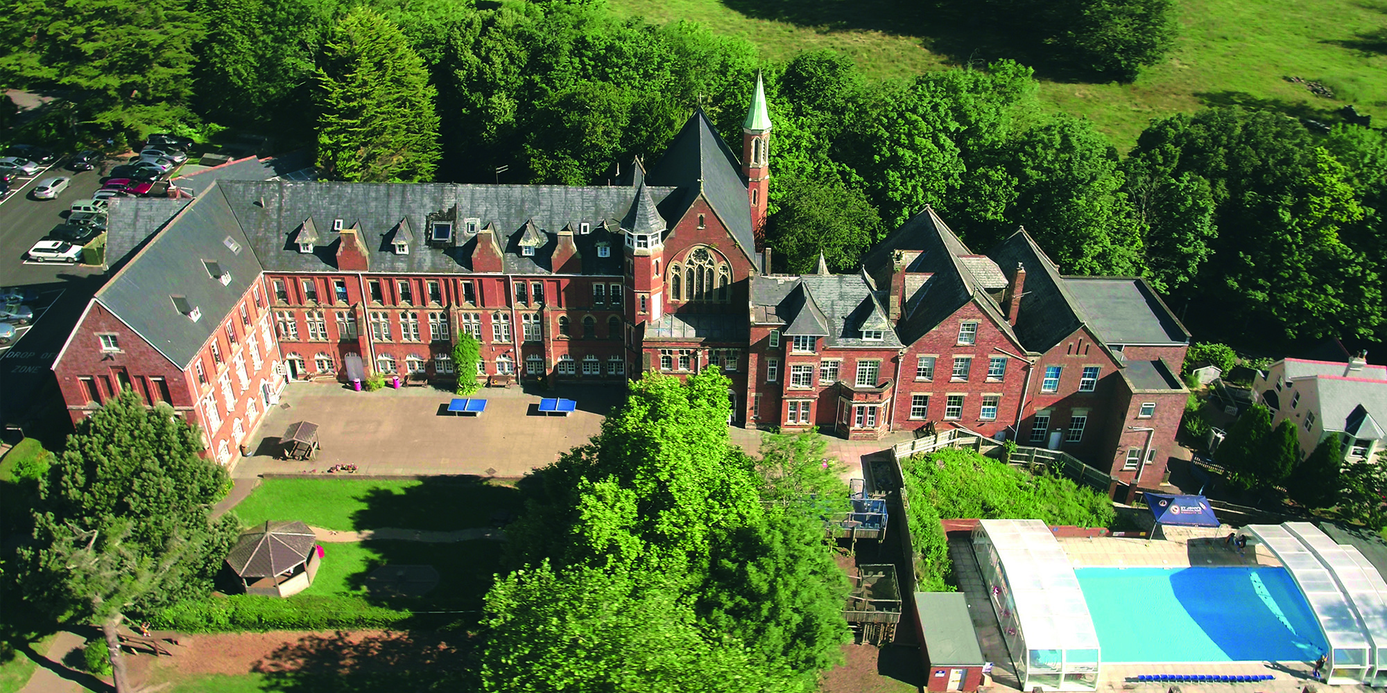 John school. Sidmouth St Johns School. St. John’s International School. Школа Джон Личти. Sidmouth England.